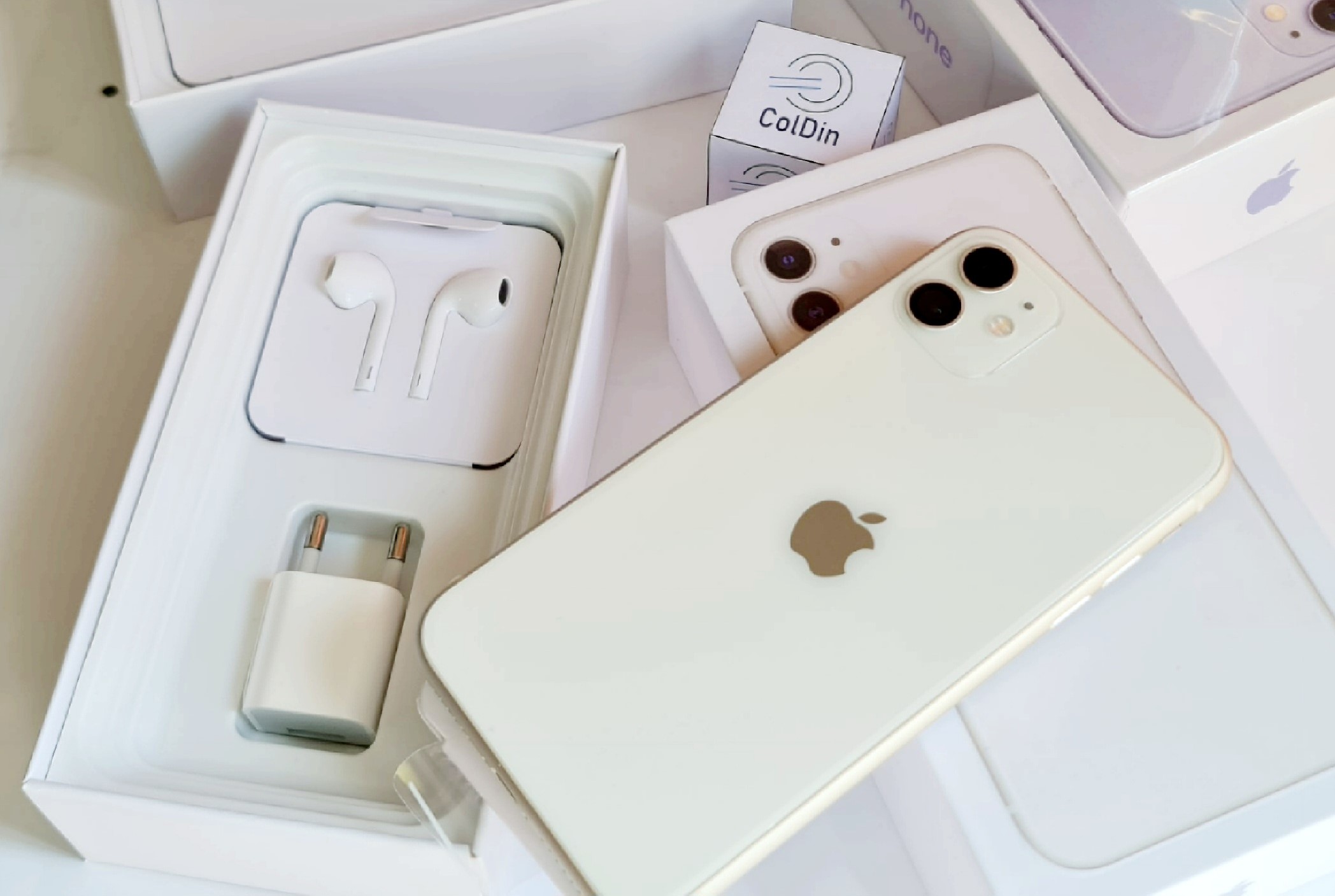 Apple iPhone 11 64GB - White - Image 2